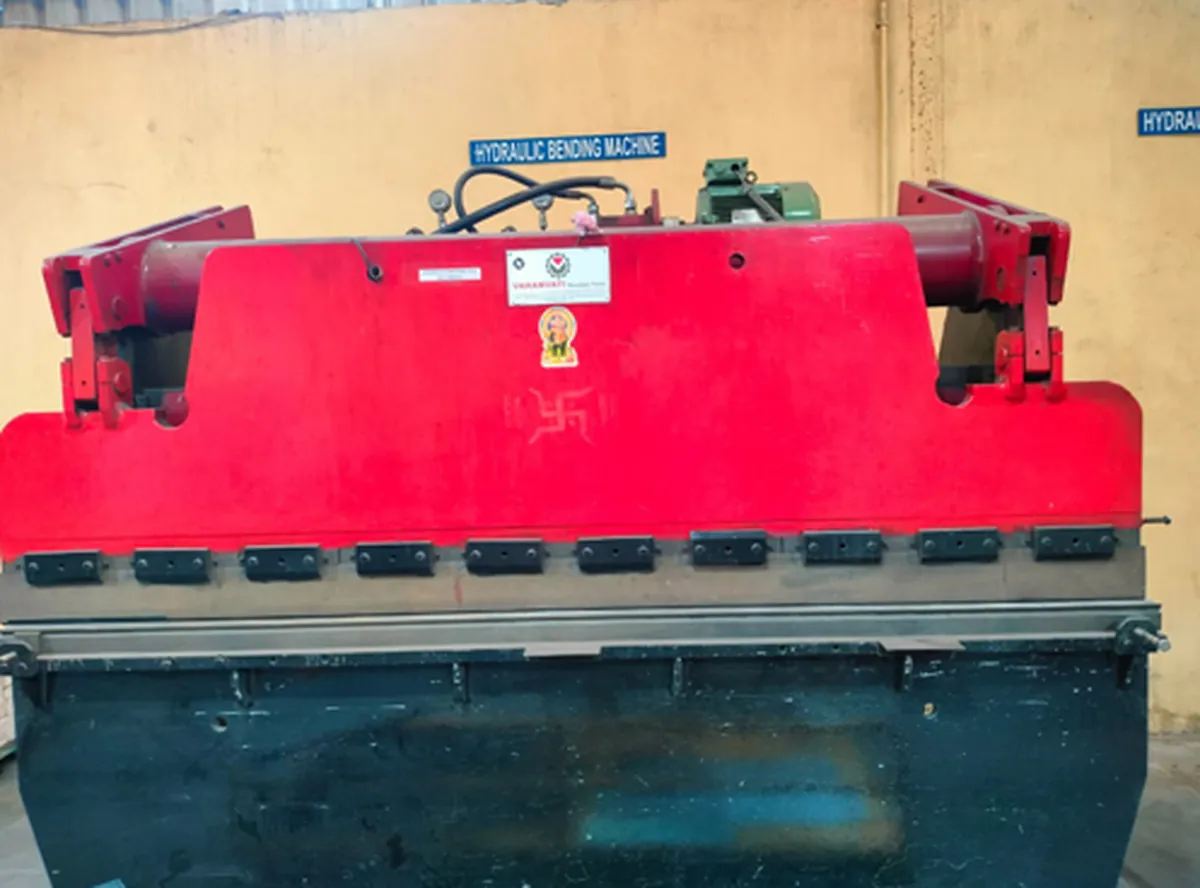 Hydraulic bending machine